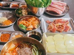 -围炉肉舍•炭烤活鳗•丹东海鲜烤肉(步行街店)