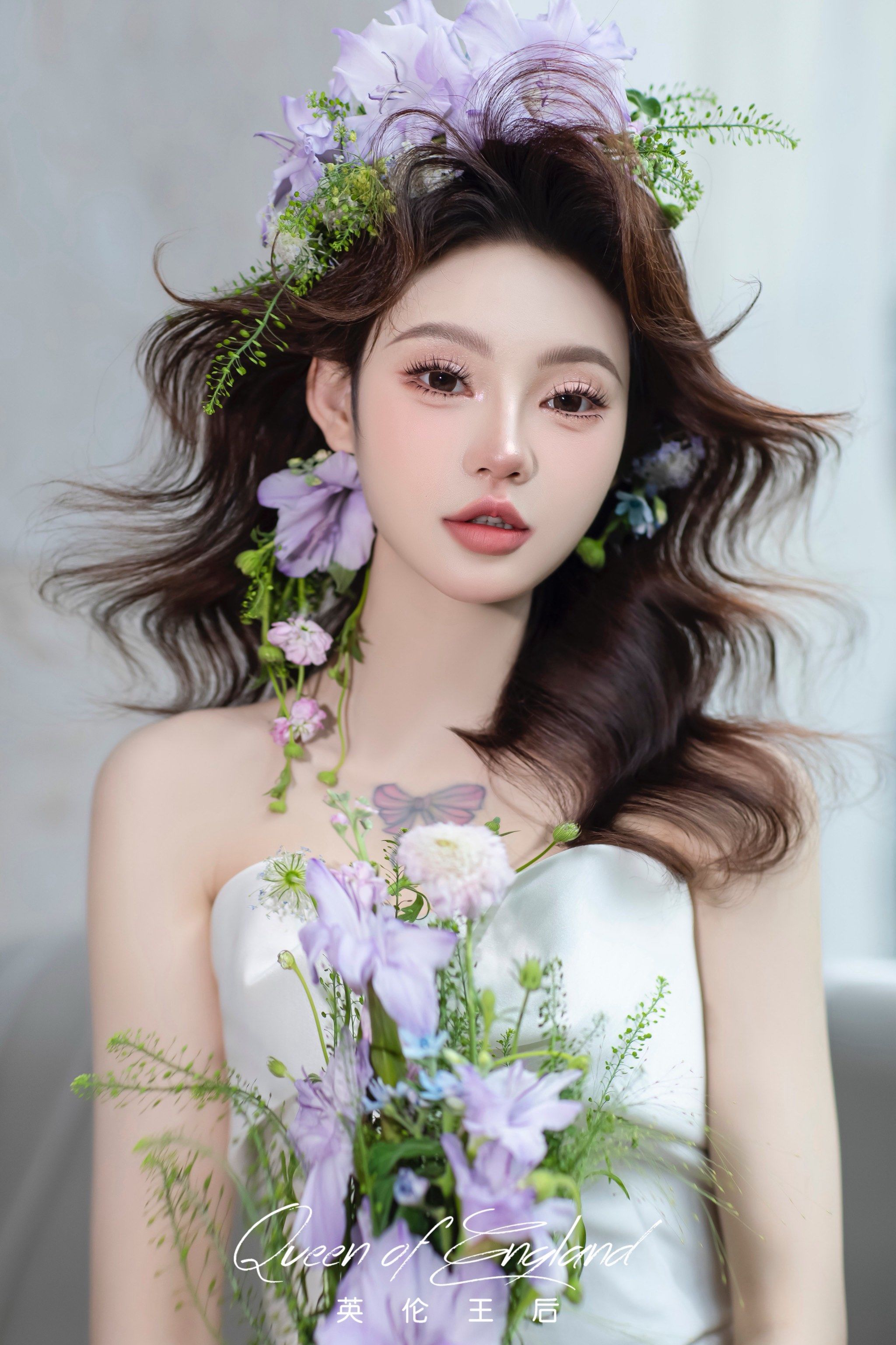 永不过时的鲜花造型～94氧气感妆容搭配鲜花披发,适配度满分!