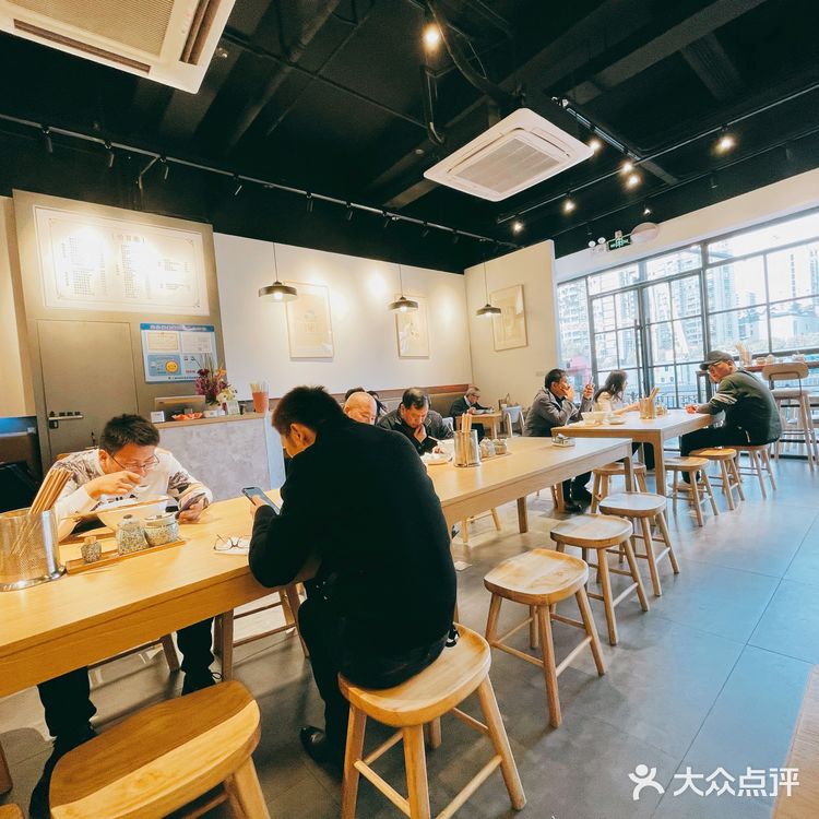 生活可以被一碗好面治愈,如果不够,加一块炸猪排!