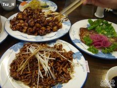 左起：酱爆鸡丁，京酱肉丝，酱牛肉-到家尝北京菜(西坝河店)