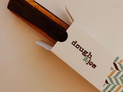 巧克力闪电泡芙-Dough&Joe团憩(瑞虹天地月亮湾店)