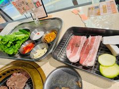 -蚂蚁洞·烤肉大营地(上海静安大悦城店)
