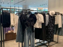 -URBAN REVIVO(上海中庚漫游城店)