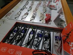 -视野联行眼镜•蔡司•依视路(温江店)