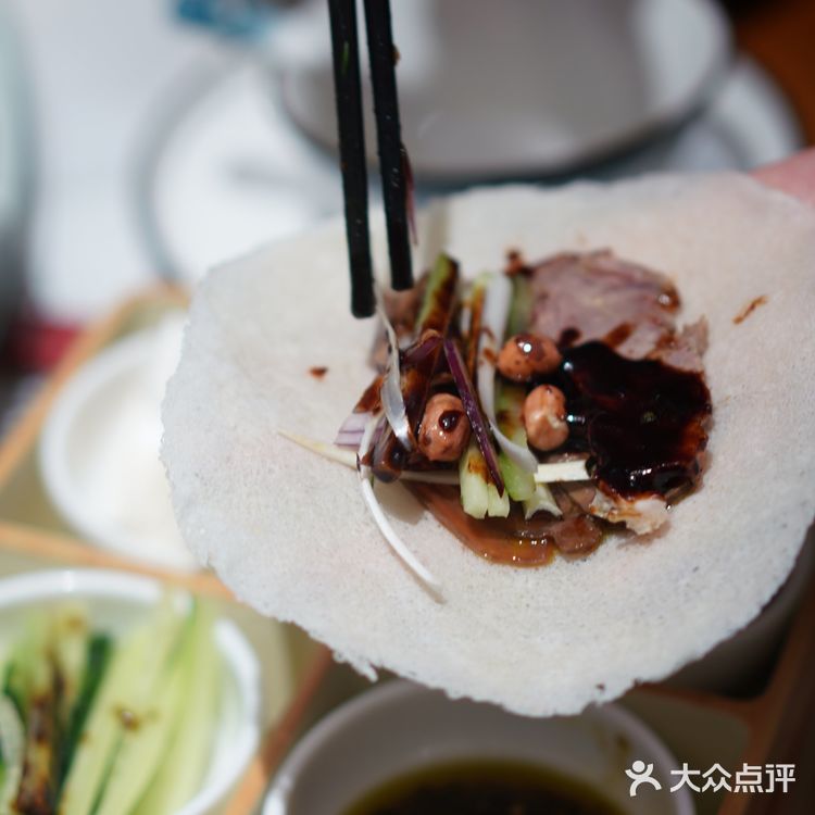 驴肉全身都是宝，从头道尾都应该品尝一遍。吃驴肉要先喝汤