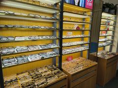 -优医视平价眼镜蔡司依视路折扣工厂店(十里堡店)