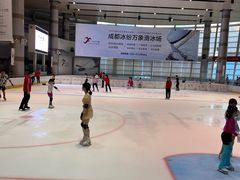 -成都冰纷万象滑冰场