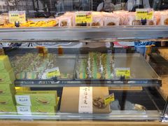 面包甜点陈列柜-鲍师傅糕点(江苏路店)