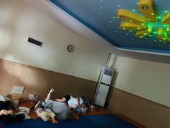 -哲学苑亲子园·早教婴儿托育·婴儿游泳(颐龙湾店)