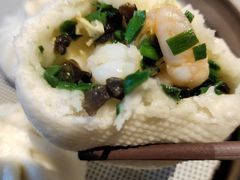 鲜虾韭菜三鲜包-草包包子铺(宽厚里店)