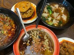 -爆炸头阿姨小四川正宗川味小吃(无任何分店)