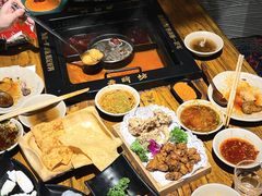 -老牌坊云南鱼豆花火锅(爱建店)