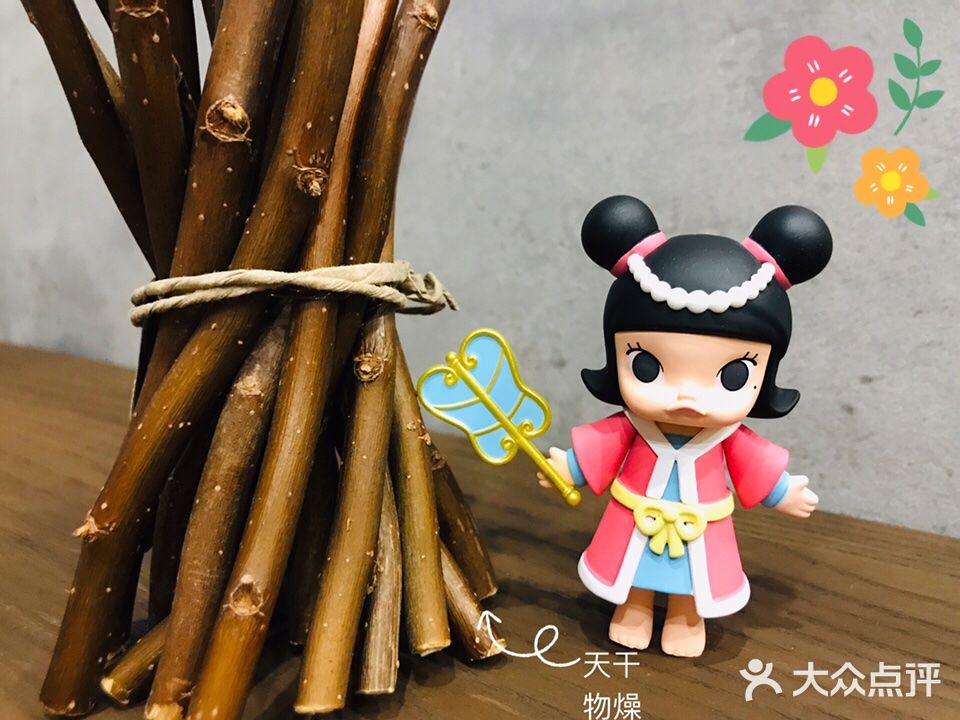 柠檬茶会变色，黑茶味道清新，这里的提拉米苏口感很好