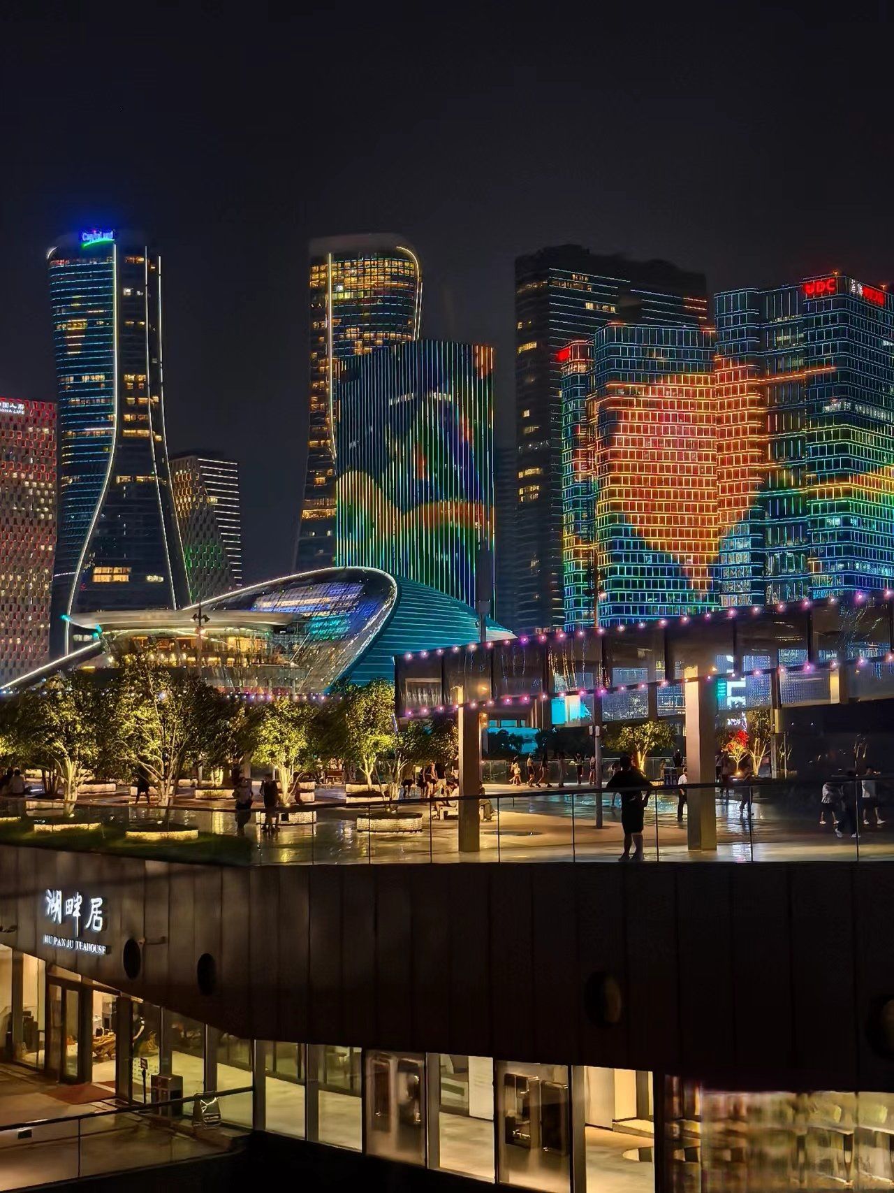 《夜游杭州钱江新城,邂逅璀璨之光》