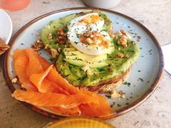 牛油果煮蛋吐司-RAC BAR(安福路店)