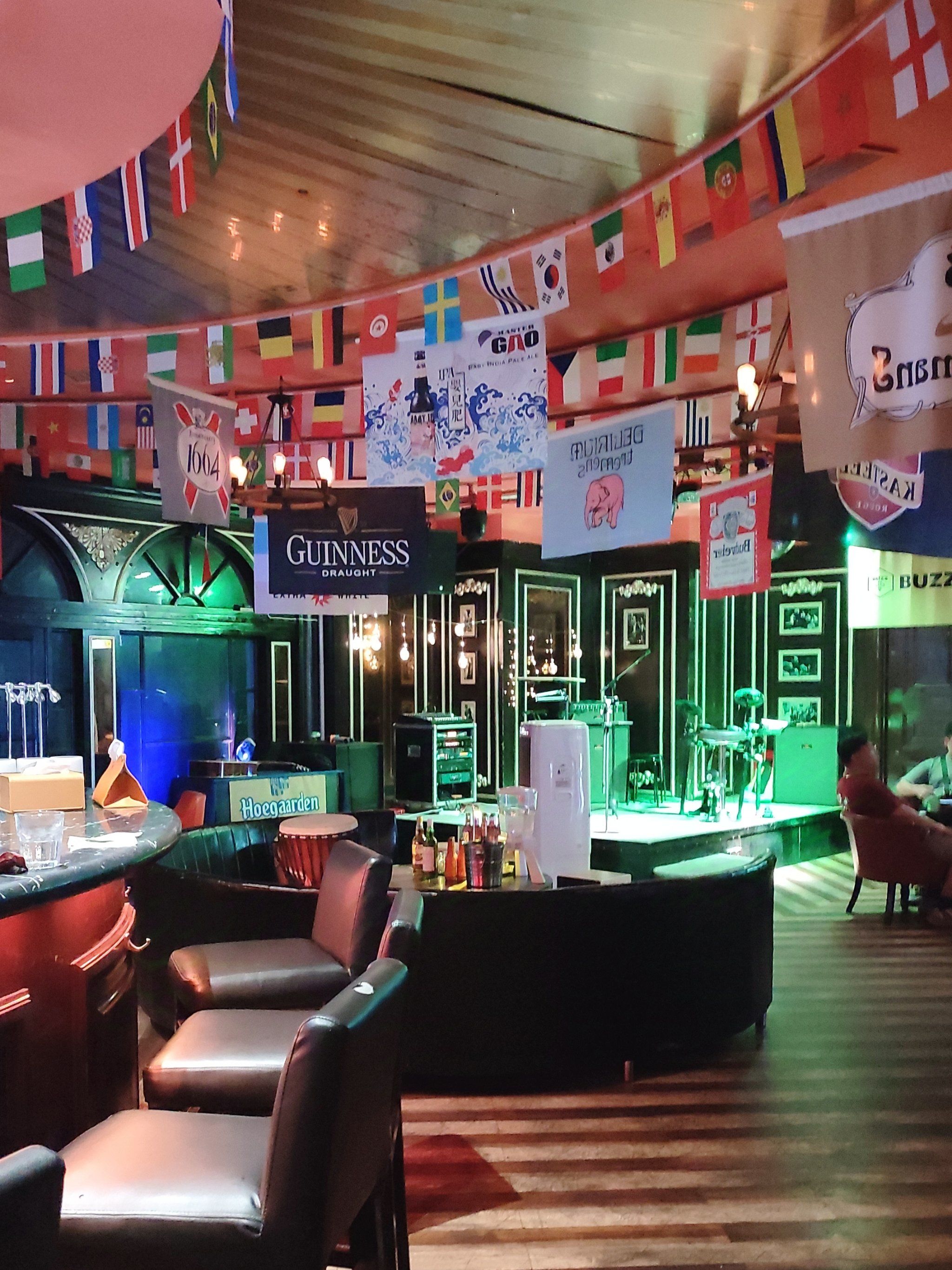 已经开了好多年了75
92就在天一广场附近的凯州皇冠假日酒店1楼