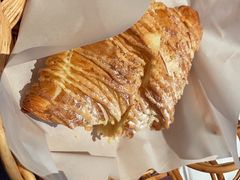 黄金流奶羊角-麦田工坊(月湖店)