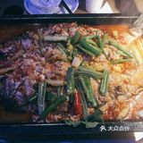 我和室友两个人饭点去吃