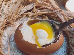 慢火鸡蛋搭配花菜泥及烟熏鳗鱼-AZUR聚(香格里拉饭店)