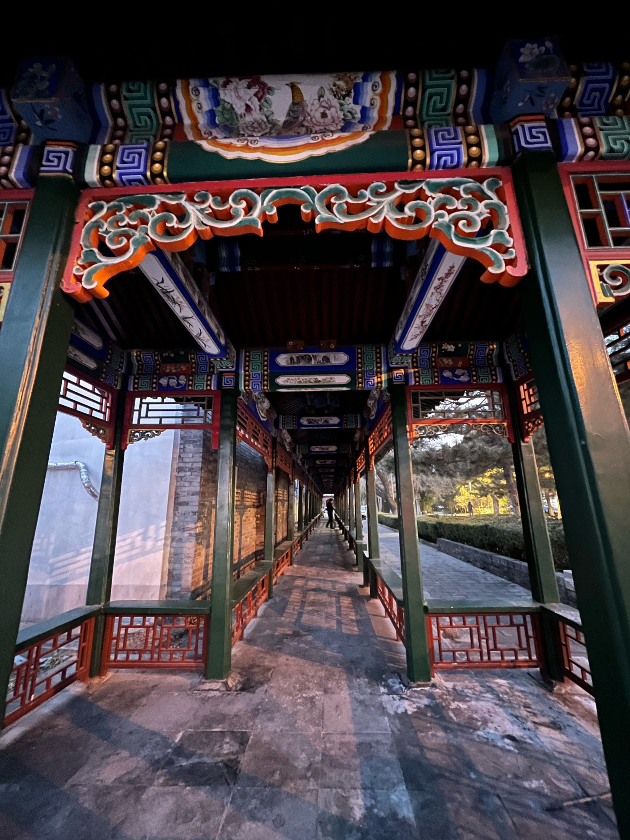 游廊:中华建筑之美与生活艺术的融合