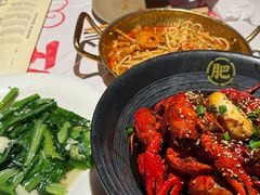 -肥肥虾庄·金牌油焖大虾(汉街SKP店)