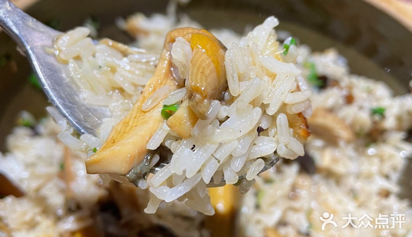 来广东就吃煲仔饭!滑蛋牛肉加滑鸡~