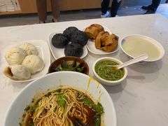 -李与白包子铺(桐梓林店)