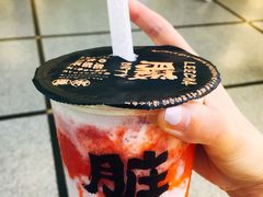 草莓脏脏茶-LELECHA乐乐茶(美罗城店)