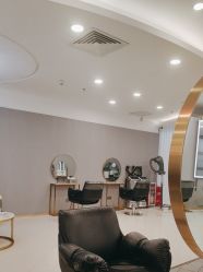 点击看大图 -八佰伴8008星级形象店