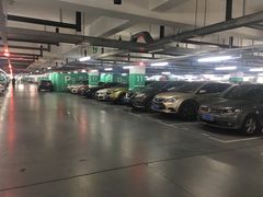 -虹桥火车站-停车场