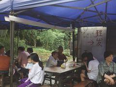 露天位-小河无名面馆