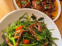 香菜牛肉-胡马八破·川菜小馆(高新万达店)