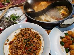 -苗阿哥酸汤牛肉火锅(体育场店)