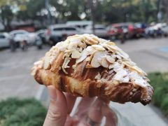 杏仁羊角-麦田工坊(月湖店)