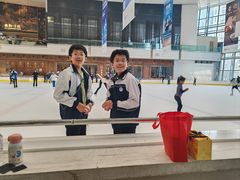 -冰纷万象滑冰场(深圳万象城店)