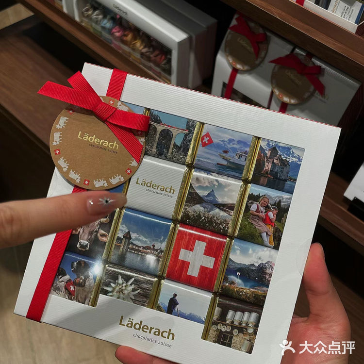 Laderach柜台的巧克力大转盘！！好治愈啊