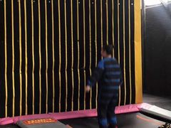 -嘿哟动霸CHUA·新潮玩运动娱乐中心·蹦床滑冰团建乐园