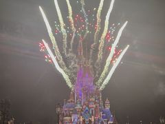 -小镇影院迪士尼小熊Duffy与他的朋友合影地