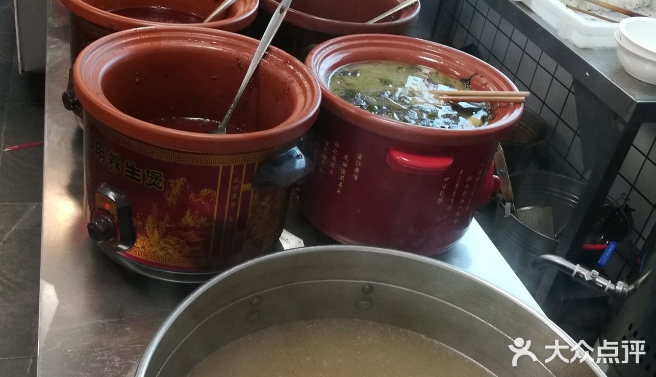 吃完汤包，留了肚子去吃某人推荐的好好吃的抚州米粉…