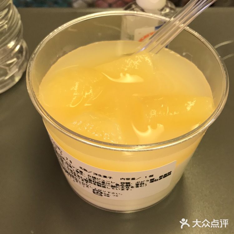 超高级水果店下面的甜品店当然要吃啊