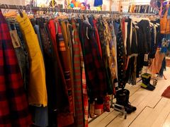 -Retrock Designer Vintage Store