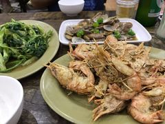 咸蛋黄炒虾-贞姨美食·老字号海鲜大排档