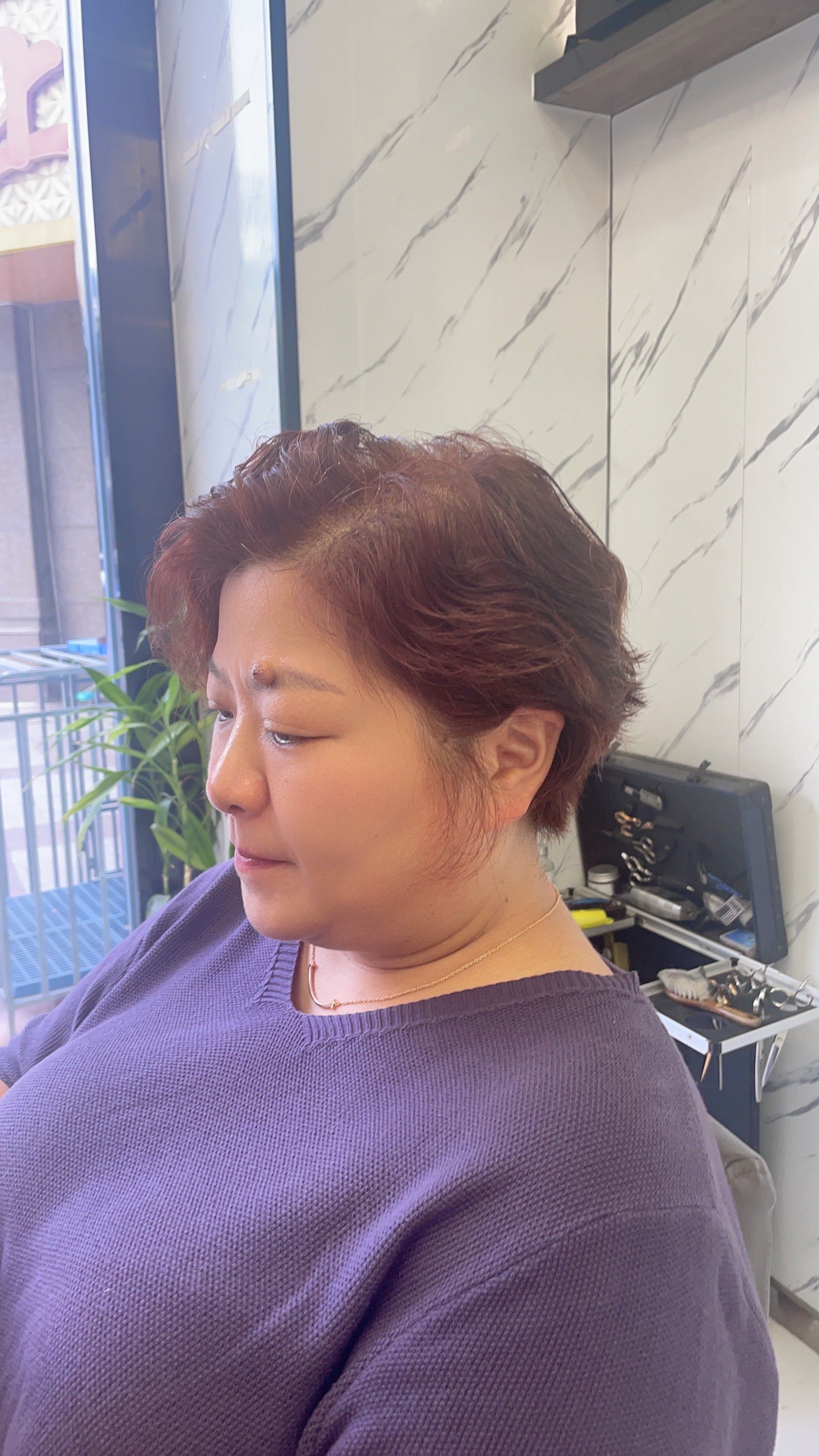 头发少脸大又胖脖颈又短的看过来