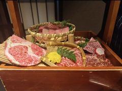 -山川小町·极番烧肉(新地假日广场店)