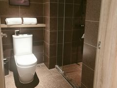 -西安大雁塔科技大学地铁站亚朵酒店