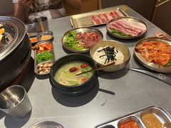 -围炉肉舍•炭烤活鳗•丹东海鲜烤肉(步行街店)