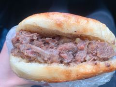 烧饼夹牛肉-老西关黄老太牛肉烧饼