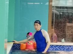 -Swim斯卫姆国际儿童游泳中心(红博中央公园店)