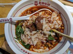招牌红烧牛肉米粉-呷佬·长沙手工米粉(金沙江路店)