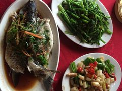 -何乡别院·中式农庄(姑婆山大道店)